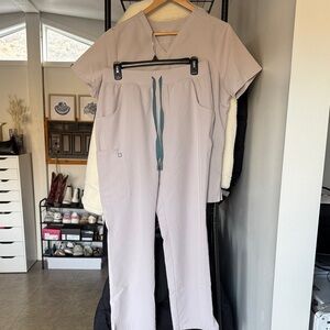 Figs Light Gray Scrub Set